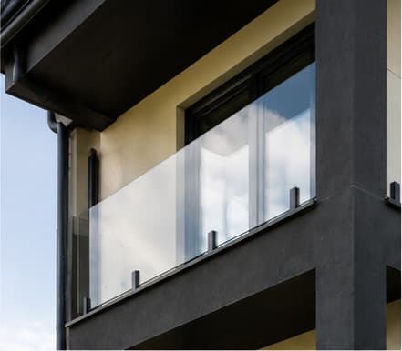 Visio Square – Parapetto in vetro con morsetti a pavimento · Galleria prodotto 3