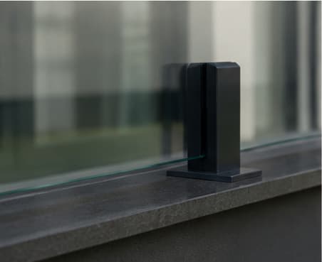 Visio Square – Parapetto in vetro con morsetti a pavimento · Galleria prodotto 8