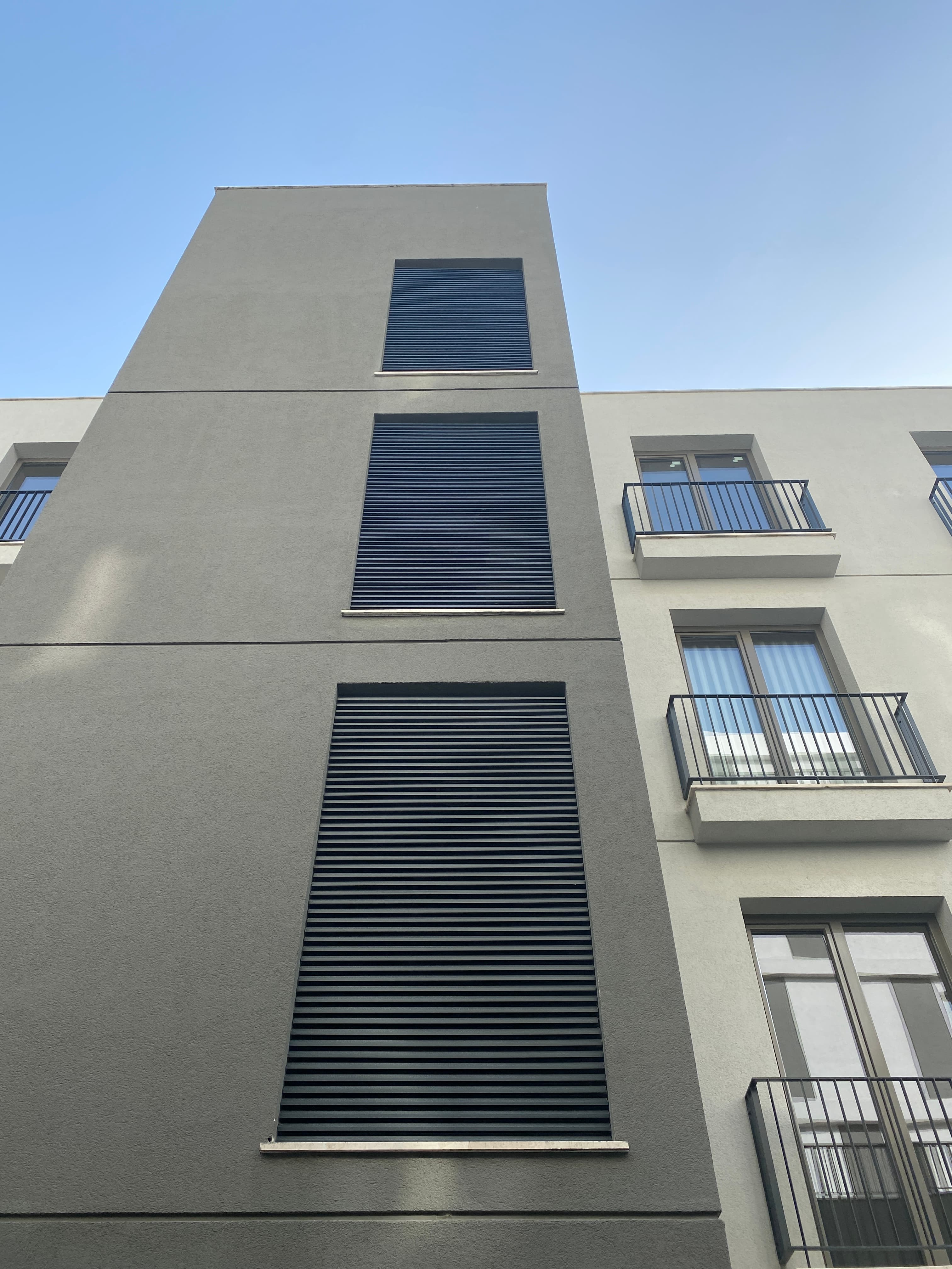 Visio Air – Parapetto in vetro con montanti · Galleria prodotto 3